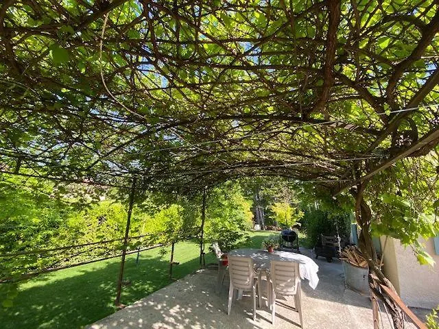 Maison A Avec 2000m2 De Terrain Arbore