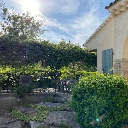 Maison A Avec 2000m2 De Terrain Arbore Villa Valréas
